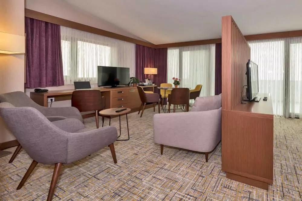 Land Park Hotel Istanbul Exteriör bild